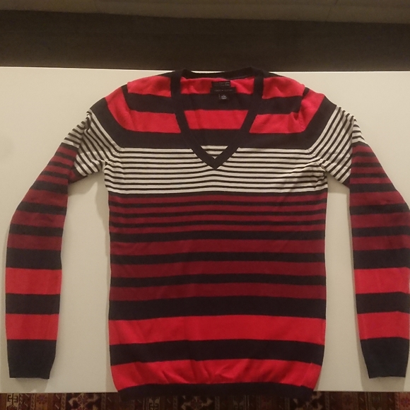 ✨HP✨2/$50 Tommy Hilfiger V-neck sweater - Picture 5 of 6